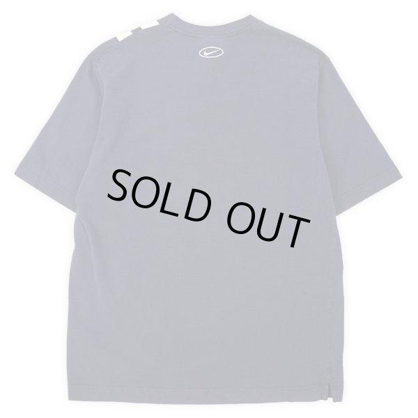 画像2: Late 90's NIKE Vネック ロゴ刺繍 Tシャツ (2)