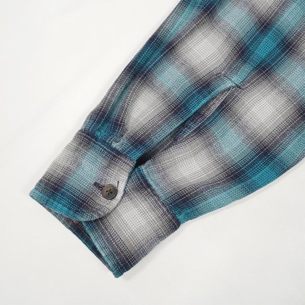 画像4: 90-00's ST JOHN'S BAY フランネル ボタンダウンシャツ "Ombre Plaid" (4)