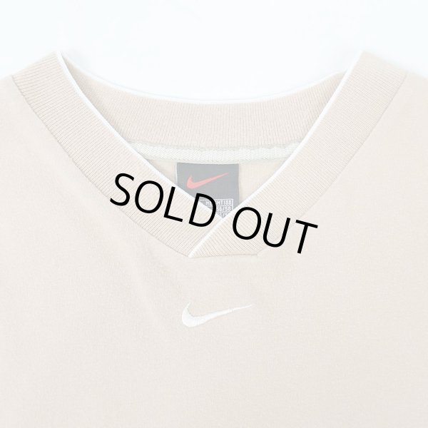 画像3: 00's NIKE Vネック ロゴ刺繍 Tシャツ "スモールスウォッシュ" (3)