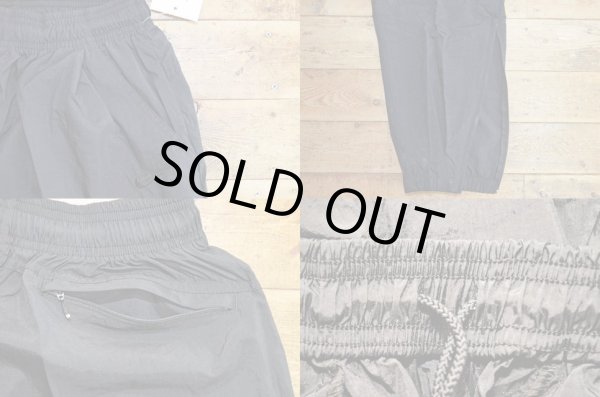 画像4: 90's NIKE ナイロンパンツ "黒×黒 / DEADSTOCK" (4)