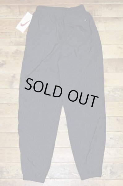 画像2: 90's NIKE ナイロンパンツ "黒×黒 / DEADSTOCK" (2)