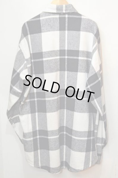 画像2: 90's St John's Bay チェック柄 ヘビーネルシャツ “MADE IN USA” (2)