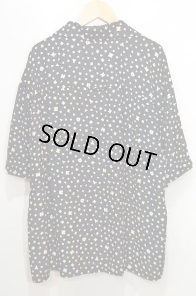 画像2: 90's DKNY S/S 総柄 オープンカラー レーヨンシャツ (2)