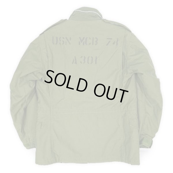 画像2: 60's US.NAVY M-65 2nd フィールドジャケット "Gray Liner / NMCB Stencil" (2)