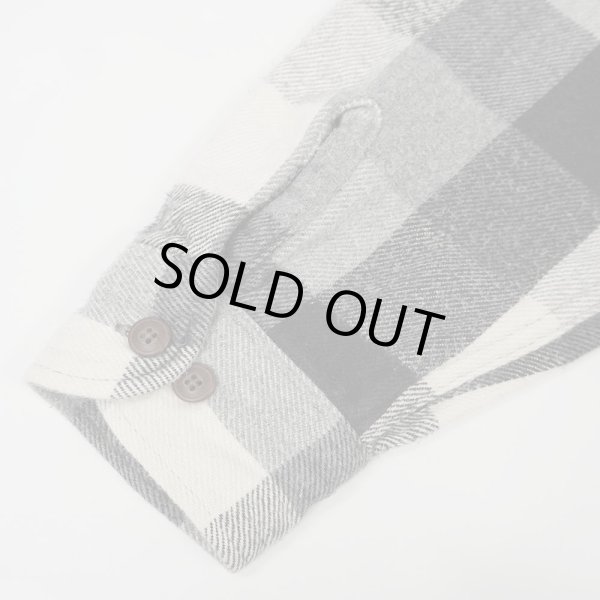 画像4: 90's ST JOHN’S BAY ブロックチェック柄 ヘビーネルシャツ “BLACK × WHITE” (4)