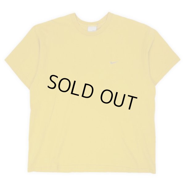 画像1: 00's NIKE スウォッシュロゴ刺繍 Tシャツ “MUSTARD” (1)