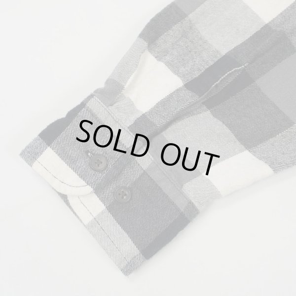 画像4: 90-00's ST JOHN'S BAY フランネル ボタンダウンシャツ “White × Black Plaid” (4)