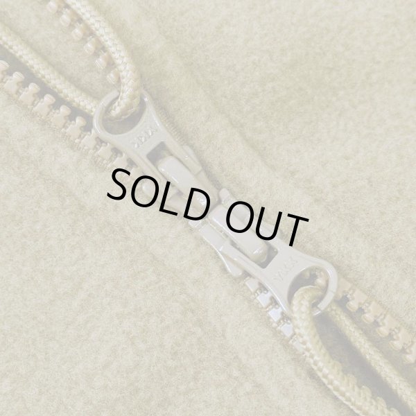 画像4: 【DEADSTOCK / COYOTE BROWN】US. Armed Forces ECWCS GEN2 LEVEL3 POLARTEC フリースジャケット (4)