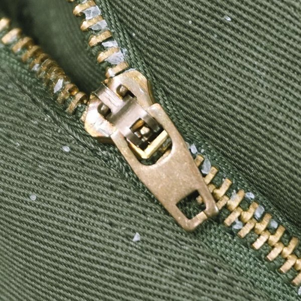 画像4: 00's BASIC EDITIONS 2タック チノトラウザー "DEADSTOCK / OLIVE / W34 L30" (4)