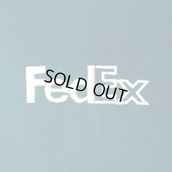 画像2: 90's FedEX Vネック ナイロンプルオーバー "MADE IN USA" (2)