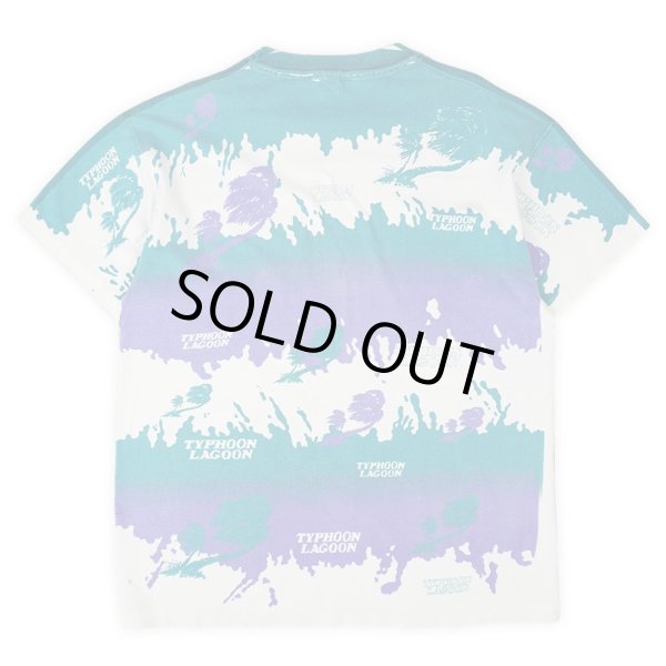 画像2: 90's Disney "TYPHOON LAGOON" オールオーバープリントTシャツ (2)