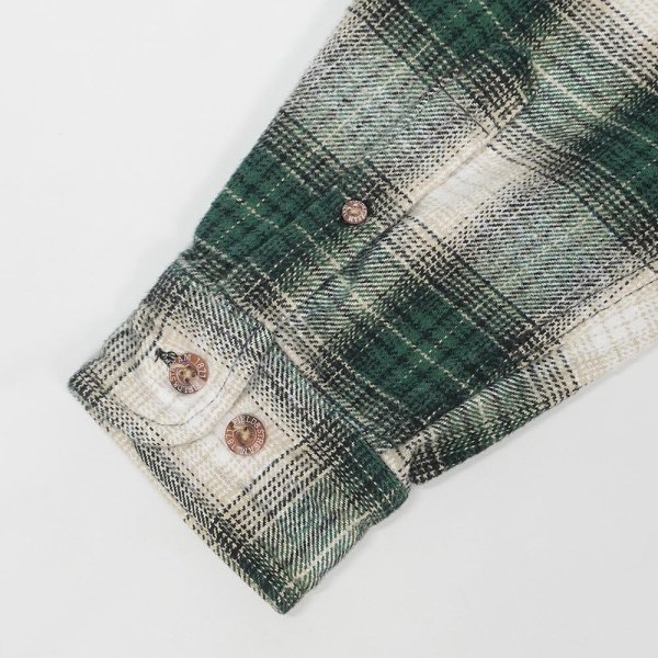 画像4: 00's FIELD & STREAM ヘビーネルシャツ "Ombre Plaid" (4)