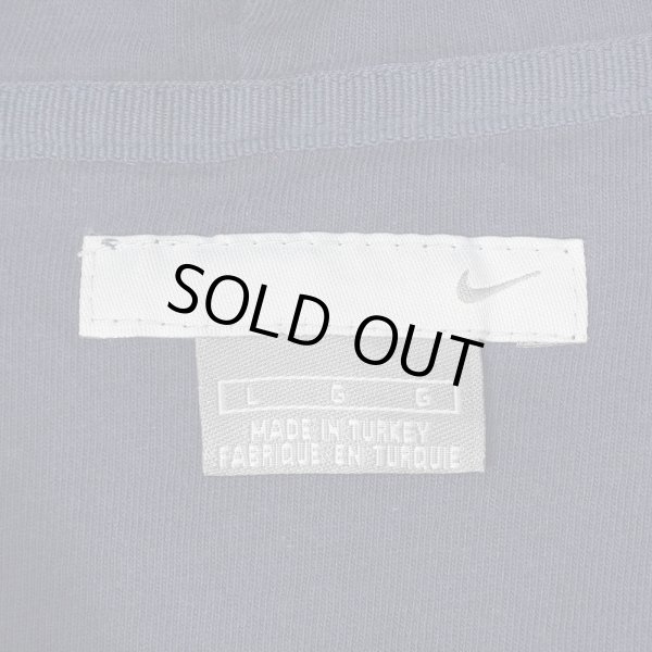 画像2: 00's NIKE スウォッシュロゴ刺繍 スウェットパーカー "FADE NAVY" (2)