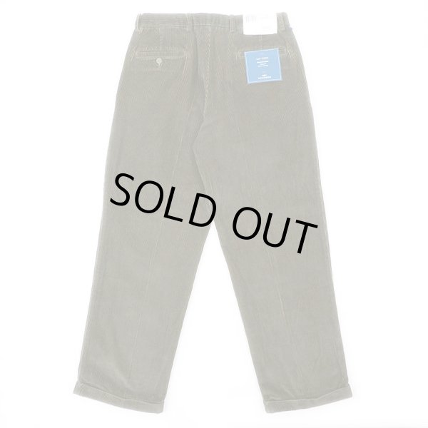 画像2: 00's DOCKERS 2タック 太畝コーデュロイパンツ "DEADSTOCK / W32 L30" (2)