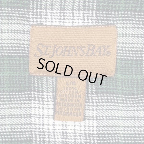 画像2: 90-00's ST.JOHN'S BAY フランネルボタンダウンシャツ "Green Ombre Plaid" (2)