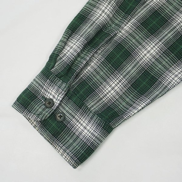 画像4: 90-00's ST.JOHN'S BAY フランネルボタンダウンシャツ "Green Ombre Plaid" (4)