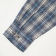 画像4: 90-00's ST.JOHN'S BAY フランネルボタンダウンシャツ "Blue Ombre Plaid" (4)