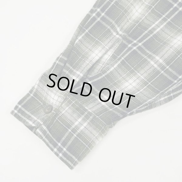 画像4: 90-00's ST.JOHN'S BAY フランネルボタンダウンシャツ "Olive Ombre Plaid" (4)