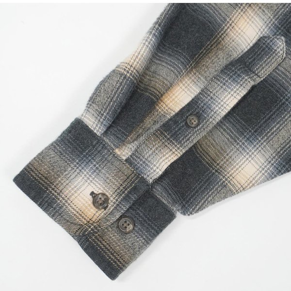 画像4: 90's GANT フランネル ボタンダウンシャツ "Navy Ombre Plaid" (4)