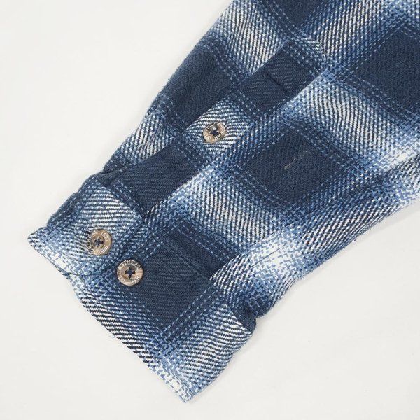 画像4: 00's FIELD & STREAM ヘビーネルシャツ "Blue Ombre Plaid" (4)
