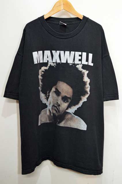01's MAXWELL Tシャツ